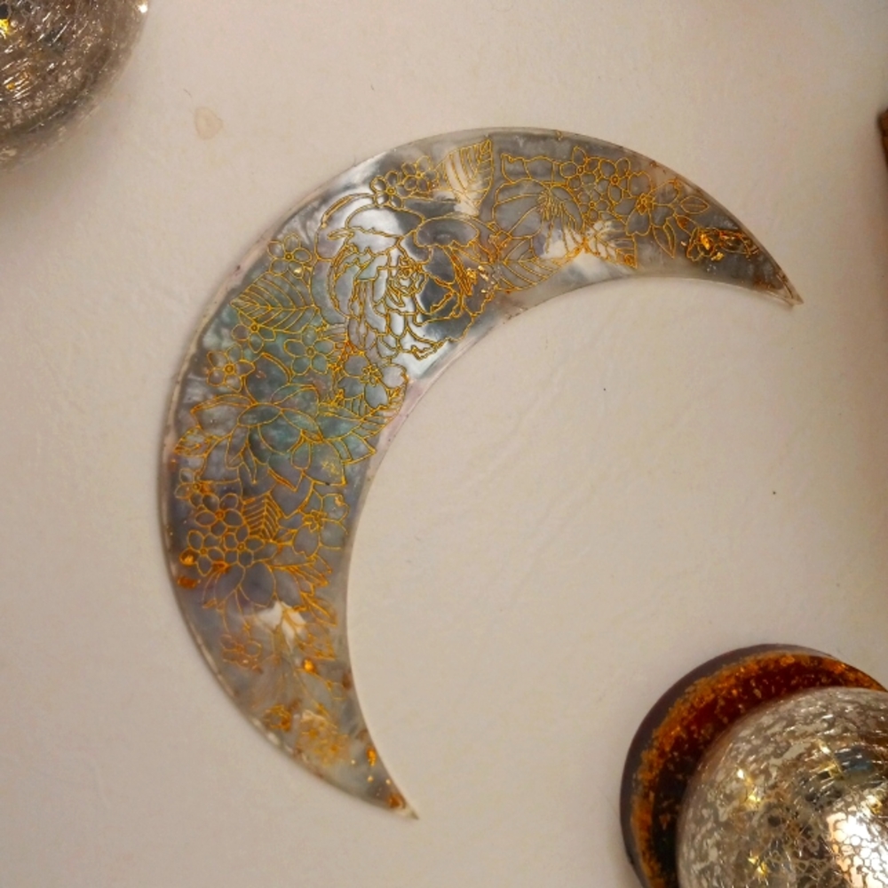 Resin moon art